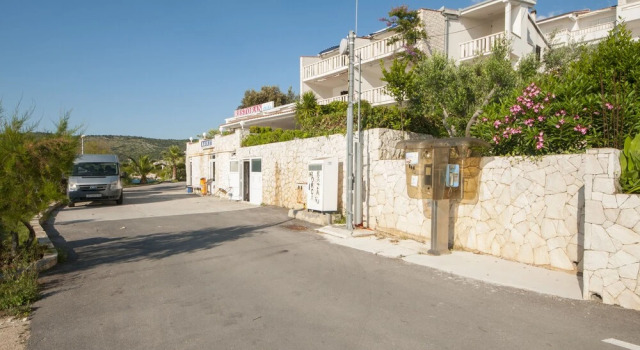 Horizont Apartments, Buchen Sie Ferienwohnung Hotels in Gespanschaft Split-Dalmatien mit Pool, Schwimmbad