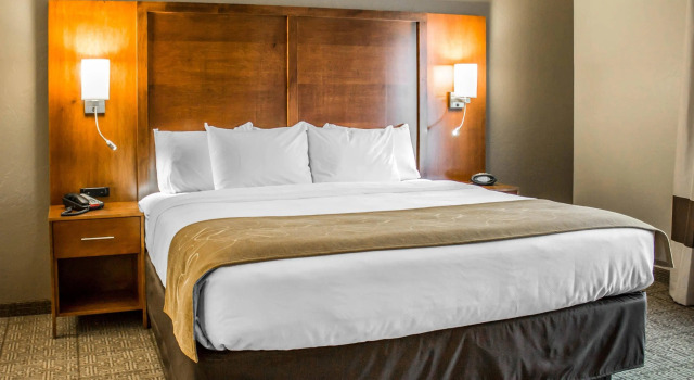 Двухместный люкс Comfort Suites Hartville-North Canton