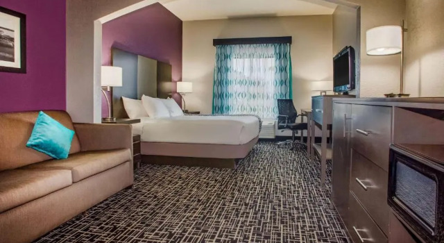 Номер Executive La Quinta Inn & Suites by Wyndham Pontoon Beach