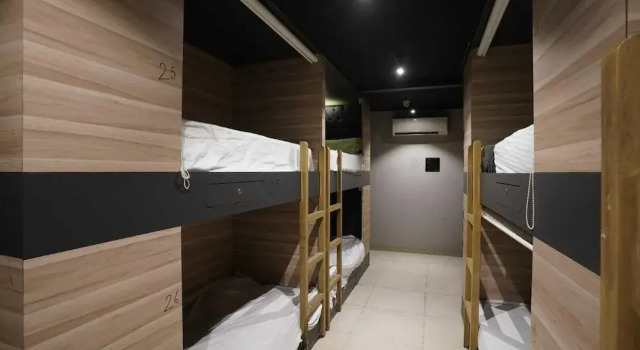 Single Bed Stays in Mixed Dormitory Room Andheri, Забронировать Дом для отпуска Коттеджи Мумбай, Коттедж