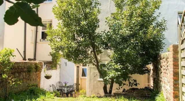 Bright and Spacious 1 Bedroom Flat With Garden, Забронировать Отель Отели Исторического графства Суссекса 3 звезды, 3*