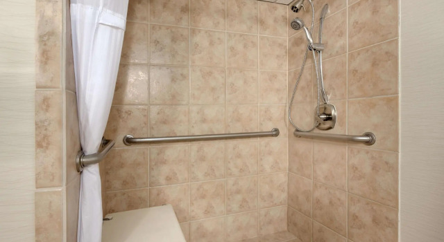 Двухместный люкс Deluxe для гостей с ограниченными возможностями Embassy Suites by Hilton Oklahoma City Will Rogers Airport