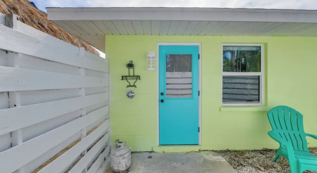 Fish, Swim & Unwind: Anna Maria Apt Steps to Beach
