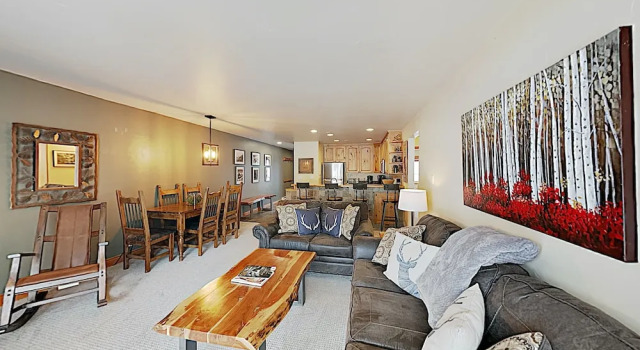 2BR w/ Hot Tub, Pool & Free Shuttle