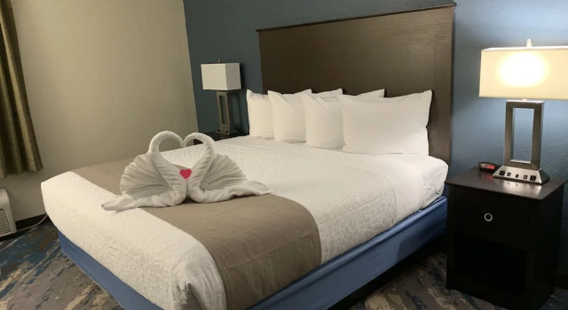 Двухместный номер Standard AmericInn by Wyndham Prairie du Chien