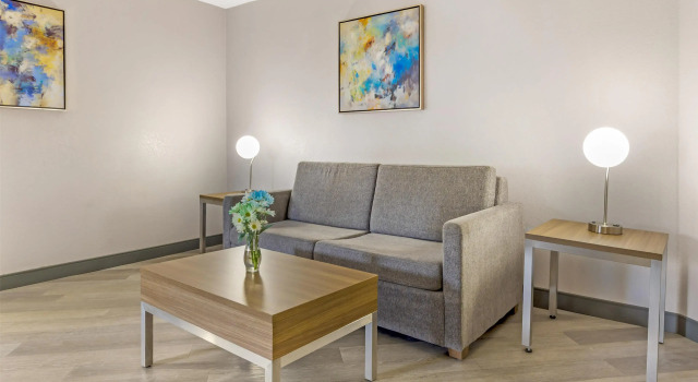Двухместный номер Standard с балконом Best Western Plus Raleigh Crabtree Valley Hotel