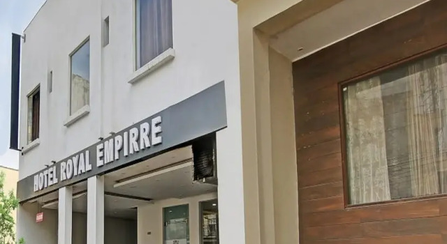 Hotel Royal Empire Near PEC-PGI-PU-Sukhna Lake-Rock Garden-Rose Garden Chandigarh