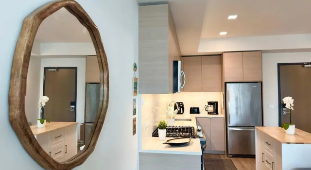 NEW Upscale Downtown San Diego Stay Queen Bed Pool Sauna