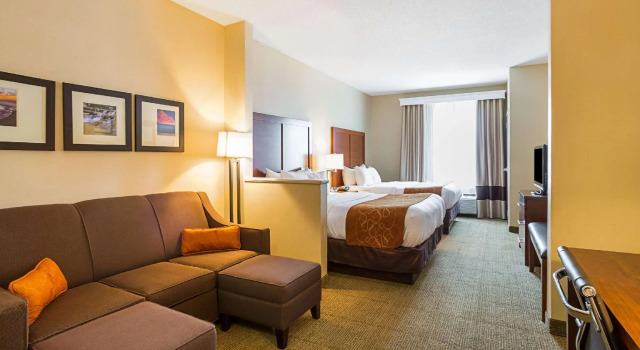 Четырёхместный люкс Comfort Suites Twinsburg