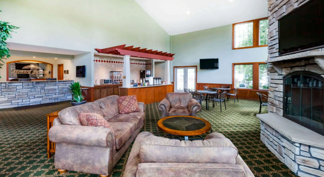 Howard Johnson by Wyndham Traverse City, Забронировать Отель Отели Траверс-Сити с завтраком, рядом с Музейный центр Деннос, Завтраки