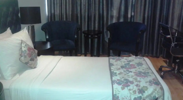 Номер Executive The Athena Hotel