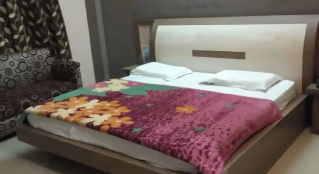 Номер Deluxe Goroomgo Shakuntala Katra