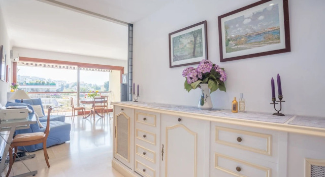 Large One BDRM flat A/C with fabulous Terrace Roof by Weekome