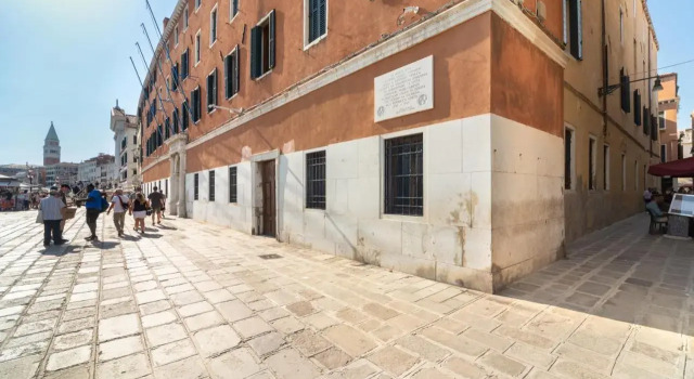 Palazzina Schiavoni by Sarlux, Забронировать Отель Кастелло Венеция, рядом с Accademia Bridge
