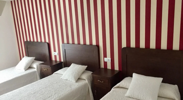 Трёхместный номер Standard с балконом Hotel Rural Nova Ruta