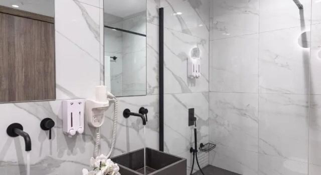 Enattica Suites, Забронировать Отель Афины Острова Саронического залива - Аттика, рядом с Омония