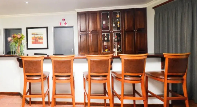 Protea Hotel by Marriott Harrismith Montrose, Buchen Sie Hotel Harrismith Freistaat