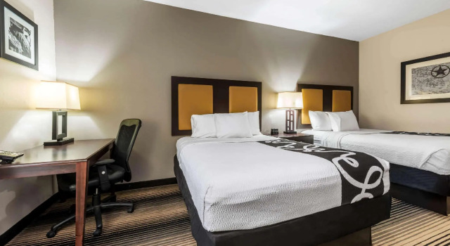 Четырёхместный номер Standard La Quinta by Wyndham Orange