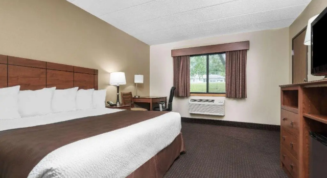 Номер Standard AmericInn by Wyndham Lake City