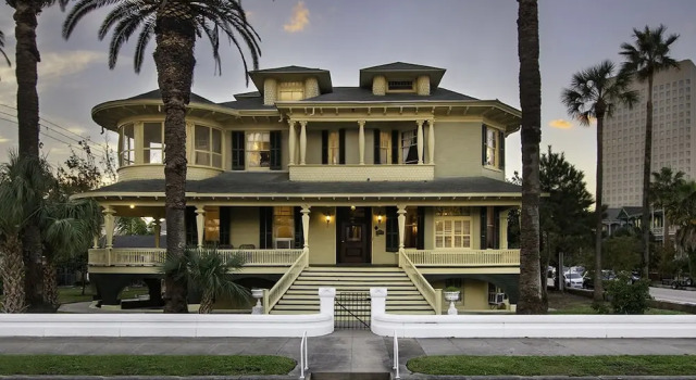 The Mansion on 17th, formerly Schaefer Haus, Забронировать Отель Галвестон Texas Gulf Coast, рядом с Betty Head Oleander Garden Park