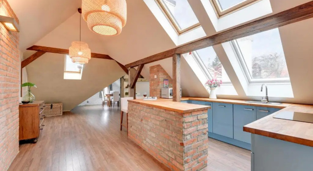 Wood Loft Apartment, Varaa Huoneisto Hotellit Pommeri pysäköinnillä, Pysäköinti