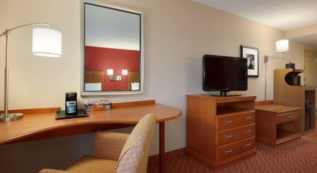 Четырёхместный номер Standard Hampton Inn & Suites East Hartford