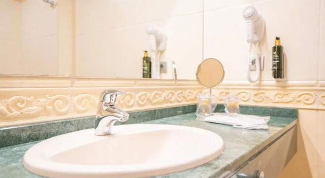 Полулюкс Deluxe Hotel Torres de Somo