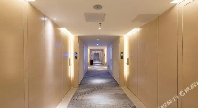 Трёхместный семейный люкс Deluxe Lavande Hotel Beijing Tiananmen Square Wangfujing Street Branch