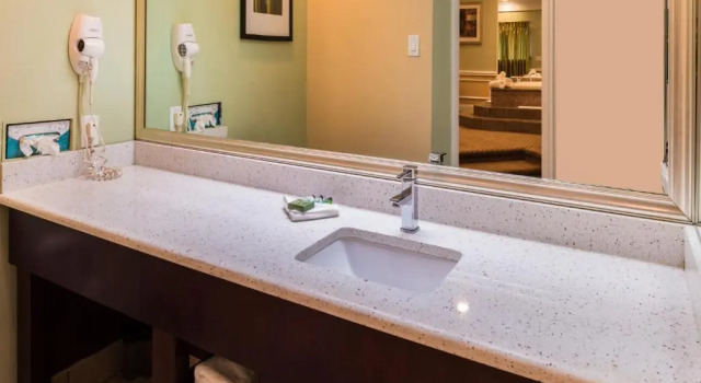 Двухместный люкс Deluxe Inn of The Dove Romantic Luxury & Business Suites