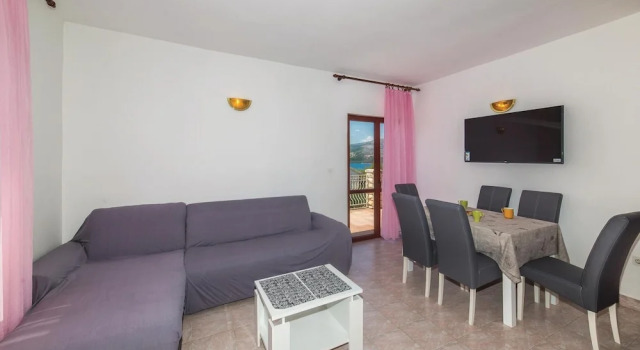 Stunning Apartment in Okrug Donji With 3 Bedrooms and Wifi, Забронировать Апартаменты/квартира Округ-Доньи Ciovo Island, рядом с Частный пляж «Apartmans Juric»