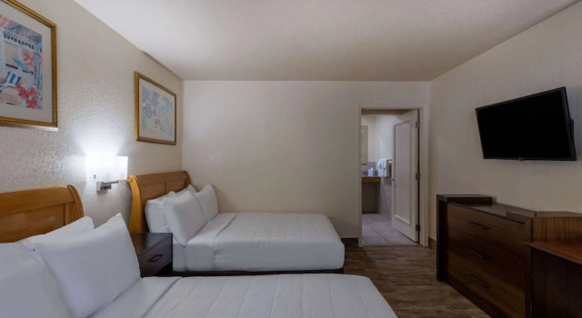 Четырёхместный номер Standard Travelodge by Wyndham Florida City/Homestead/Everglades