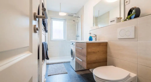 Коттедж Ferienhaus Steuerbord mit Kamin, Terrasse und Boot