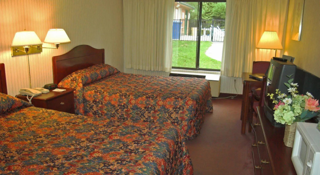 Aderi Hotel Niantic, Varaa Hotelli Hotellit New England uima-altaalla, Uima-allas