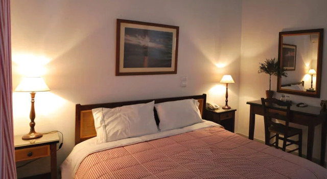 Anthousa Hotel, Varaa Hotelli Apollonía 