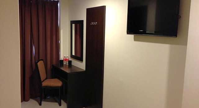 OYO 653 Green World Hotel