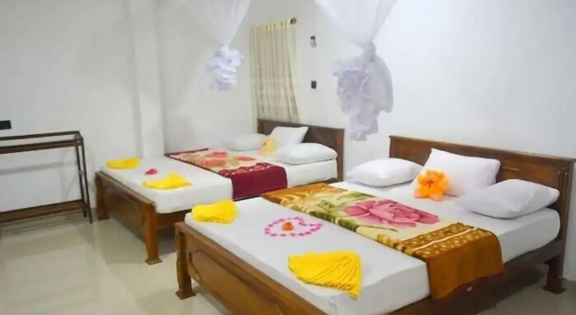 Трёхместный номер Deluxe Adams Peak Inn