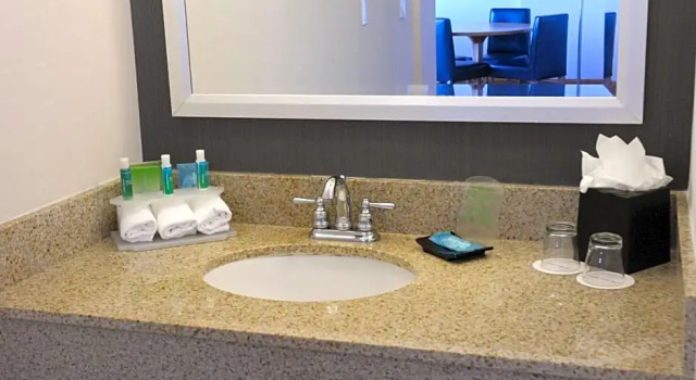 Номер Standard Holiday Inn Express Stamford