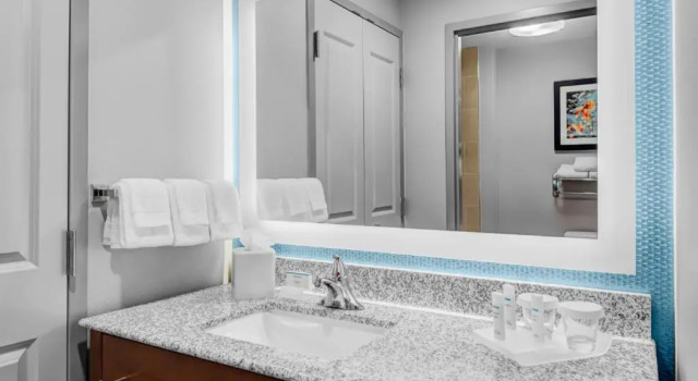 Четырёхместный люкс с 2 комнатами Homewood Suites By Hilton Wauwatosa Milwaukee