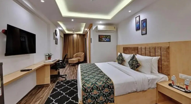 Skyline luxury in pink city