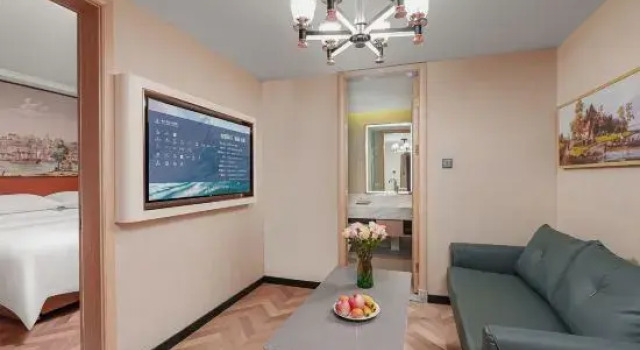 Двухместный люкс Superior Vienna Hotel (Jinan Huangtai Home Furnishings Plaza Daming Lake Station Branch)