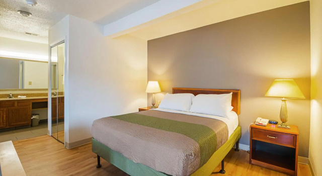 Studio 6 Extended Stay - Greensboro, NC, Забронировать Отель Гринсборо Северная Каролина, рядом с Торговый центр Four Seasons