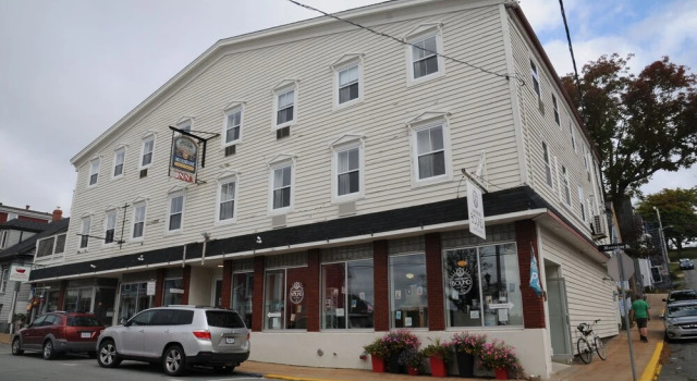 Smugglers Cove Inn