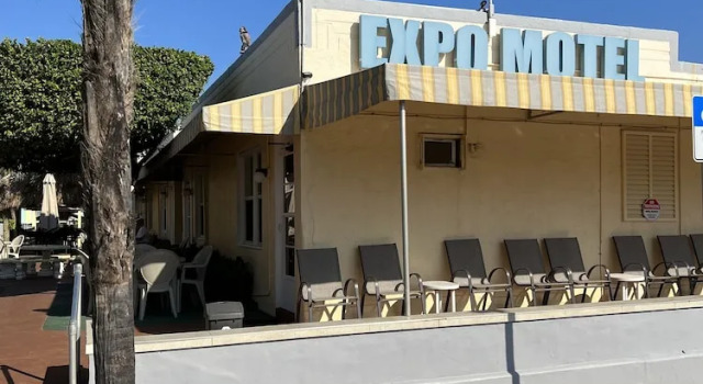 Люкс Deluxe Expo Motel