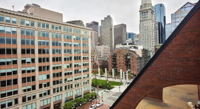 Четырёхместный номер Standard Boston Marriott Long Wharf