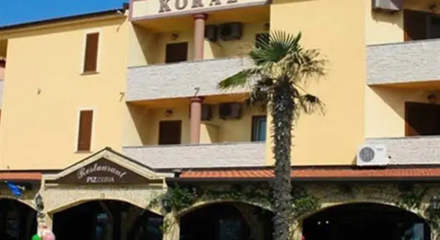 Hotel Koral, Забронировать Отель Отели Медулин 3 звезды, рядом с Песчаный пляж Биеца, 3*