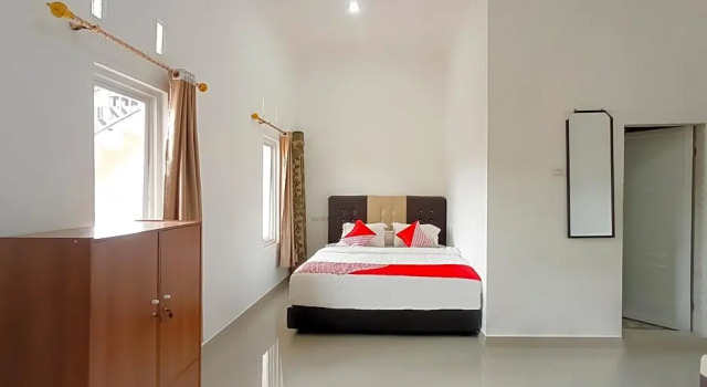 Люкс Deluxe OYO 3215 Marina Hotel