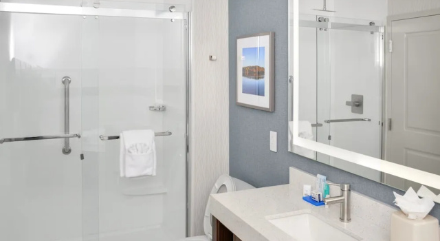 Люкс c 1 комнатой Four Points by Sheraton Fayetteville Fort Bragg
