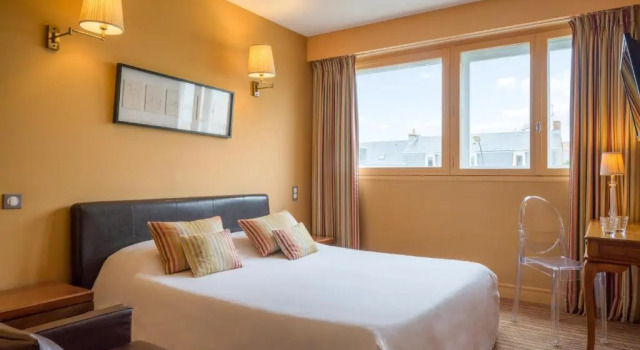 Трёхместный клубный номер Standard The Originals City, Hôtel Napoléon, La Roche-sur-Yon