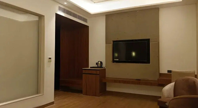 Hotel Maharaja Crest, Забронировать Отель Отели Джамму и Кашмира с парковкой, Парковка