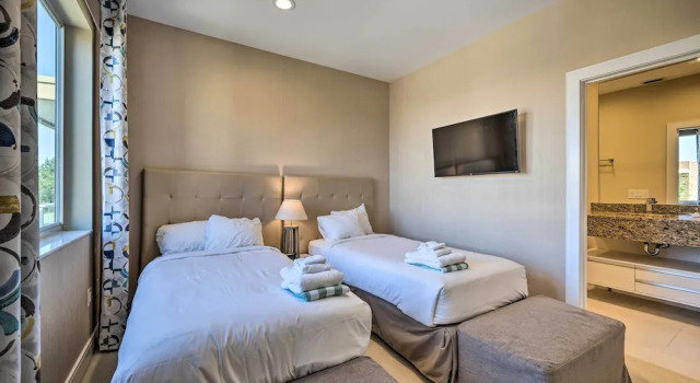 Апартаменты Upscale Townhome Close to Walt Disney World!